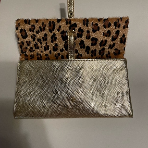 Make up bag bundle of 2- leopard print w/hot pink peace sign, gold cheetah print - Picture 3 of 12